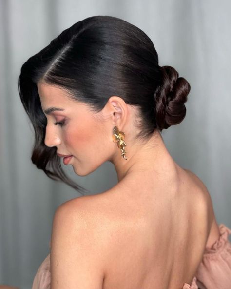 Messy Side Buns, Buns Wedding Hairstyles, Side Buns, Black Hair Bun, Side Bun Hairstyles, Black Hair Updo Hairstyles, Wedding Hair Side, Wedding Bun Hairstyles, Wedding Hair Up