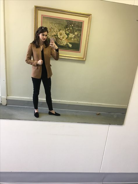 Camel blazer, black cashmere v neck, black skinny jeans, black loafers, bronze pearls. Camel Blazer, Black Loafers, Blazer Black, Jeans Black, Camel, Cashmere, Loafers, Mirror Selfie, Blazer