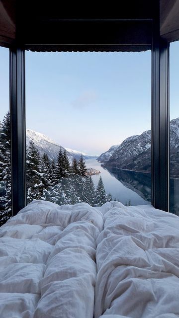 Jeremy Flores on Instagram: "Imagine waking up in this dreamy treehouse in Norway! ❄️🌲 Location: @_woodnest_ #Norway #WOODNEST #treehouse" Pretty Winter Aesthetic, Percy Aesthetic, Winter Aesthetic Cozy, Norway House, Norway Winter, Cabin Aesthetic, 1 December, Winter Bucket List, Snow Trip