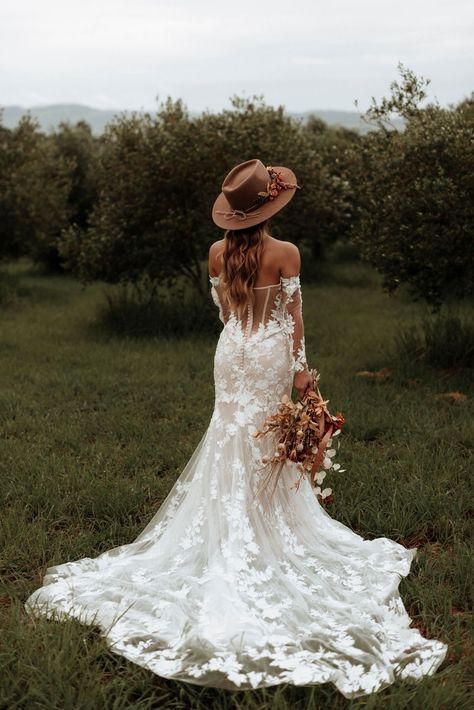 Beautiful Western Wedding Dresses, Wedding Gowns For Hourglass Shape, Western Bride Dresses With Boots, Rustic Country Wedding Dresses With Sleeves, Bohemian Mermaid Wedding Dress, Wedding Dresses Ranch Style, Rish Wedding Dresses, Wedding Dress With A Hat, Boho Open Back Wedding Dress