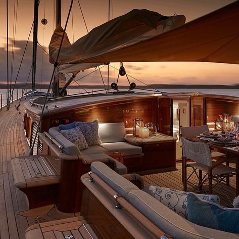 Cruise Italy, Best Yachts, Sailboat Living, Sail Life, Sailing Cruises, Sailing Holidays, Classic Yachts, Yacht Interior, Boat Interior