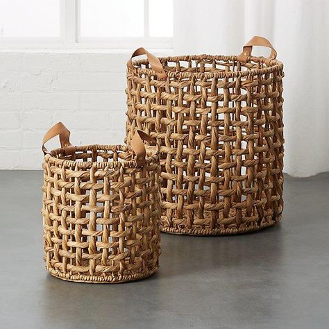 Contemporary Baskets, Modern Baskets, Diy Rope Basket, Natural Baskets, Woven Baskets, Diy Storage Furniture, Woven Basket, Crochet Basket, Diy Outdoor Furniture