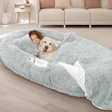 ¡¾OVERSIZE HUMAN DOG BED¡¿ 71''x45''x12'' Size Large dog bed is upgraded and remodeled on the basic concept of ordinary small dog bed, aiming to create a more comfortable space for humans and dogs to get along with each other. Package includes: 1*blanket, 1*pillow, 1* strap, 1*Instructions. Oversized Dog Bed, Giant Dog Beds, Human Dog Bed, Human Dog, Donut Cat, Pillow Blanket, Washable Dog Bed, Puppy Beds, Covered Dog Bed