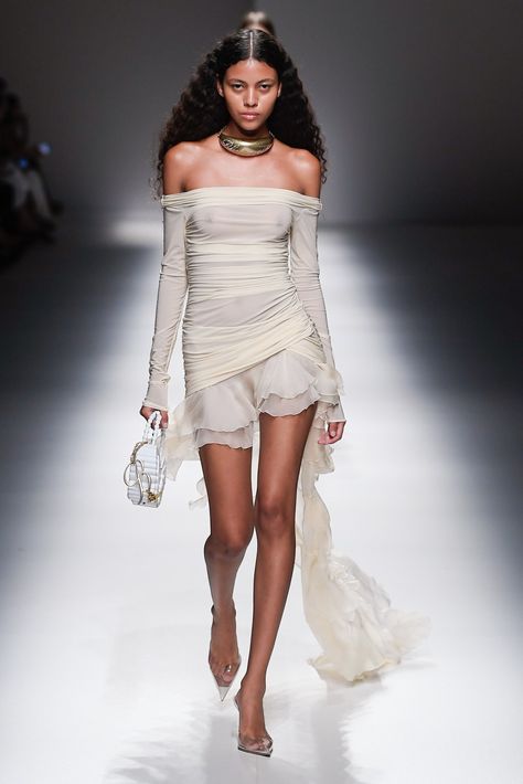 Couture, Haute Couture, High Fashion 2024, White Runway Outfit, Nyfw 2024 Runway, Summer Outfits 2024 Fashion Trends, Runway Looks 2023, High Fashion Outfits Runway, Runway Fashion 2024