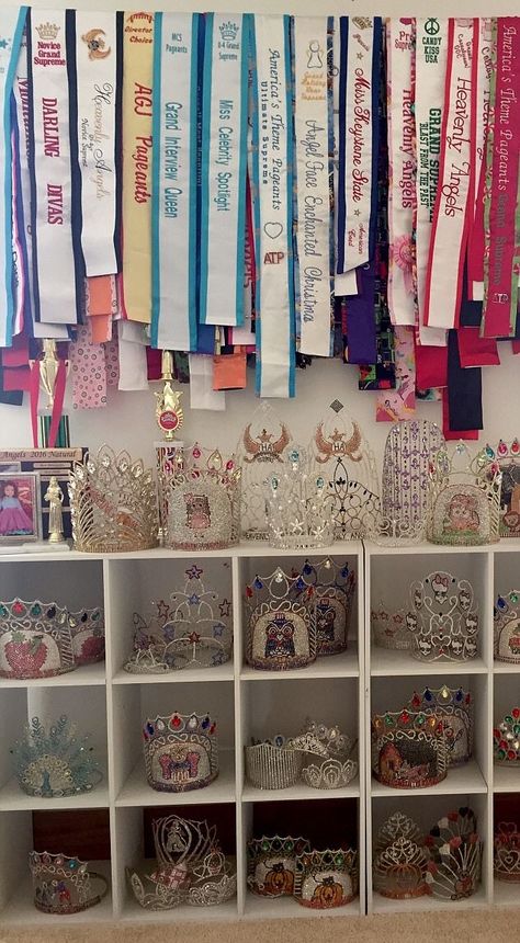 Pageant Crown Display Ideas, Beauty Pageant Aesthetic, Pageant Aesthetic, Pageant Mom, Pageant Tips, America Theme, Pageant Life, Glitz Pageant, Toddlers And Tiaras