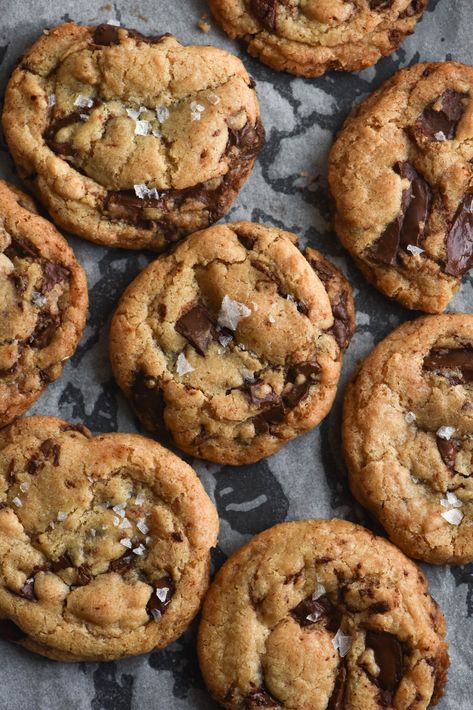 Gluten-free vegan choc chip cookies Brown Butter Chocolate Chip, Chocolate Chip Cookie Recipes, Brown Butter Chocolate Chip Cookies, Paleo Cookies, Frozen Cookie Dough, Fodmap Friendly, Cookie Spread, Best Chocolate Chip, Choc Chip Cookies