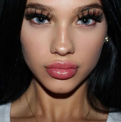 Lips Inspiration, Botox Lips, Christmas Makeup Look, Lip Filler, Christmas Makeup, Lip Fillers, Baddie Makeup, Glam Makeup, Pretty Makeup