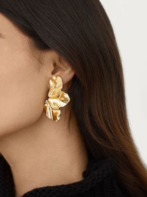 Gold Flower Earrings, Golden Winter Typ, Trendy Mens Fashion, Floral Studs, Geometric Studs, Gold Statement Earrings, Gold Collar, Watches Women Fashion, Gold Earring, Ear Jewelry