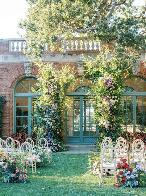 A Cultural-Inspired Wedding at Filoli Gardens in California ⋆ Ruffled Filoli Gardens Wedding, Whimsical Garden Wedding Flowers, Selby Gardens Wedding, Filoli Wedding, Elevated Garden Party Wedding, European Garden Wedding, Filoli Gardens, Bridal Era, Elevated Garden