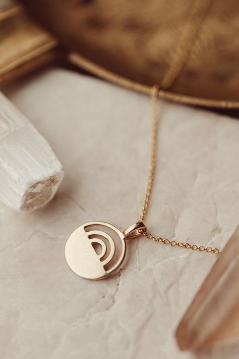 Cheap Everyday Pendant Necklaces, Cheap Minimalist Pendant Jewelry, Gold Pendant Aesthetic, Cheap Minimalist Jewelry With Round Pendant, Luxury Minimalist Round Pendant Charm Necklace, Affordable Casual Pendant Necklace, Cheap Modern Personalized Necklace, Affordable Symbolic Necklace, Luxury Minimalist Jewelry For Keepsake