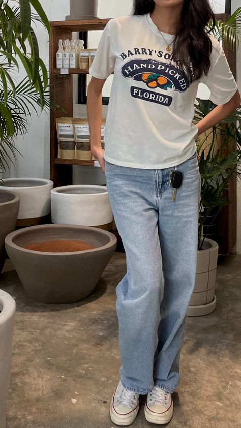 aesthetic everyday casual outfit Loose Straight Jeans Outfit, Loose Straight Jeans, Lazy Day Outfit, Jeans Casual, Lazy Day, Everyday Outfit, Day Outfit, Casual Everyday, Casual Jeans