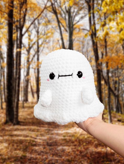 Make a super reversible ghostie plush with this crochet pattern! Your new ghost is about 7 inches tall (give or take, depending on your yarn and tension) and double sided! What kind of expressions will you add to your crochet buddy? Be sure to watch the video to see how it works. Read more at our blog! Pattern level: Intermediate. Must have amigurumi experience and be comfortable sewing pieces together, working in the round, and embroidering facial features. Sizes included: one size, measures about 7 inches tall, but size can very greatly due to yarn type and crochet tension Materials needed:- super bulky (weight 6) plush yarn - (bernat blanket recommended)- worsted (weight 4) yarn for face details (can use any weight of yarn, really)- 6mm hook- yarn needle- 16mm safety eyes What you will Tiny Ghost Amigurumi, Ghost Plushie Crochet Pattern, Grandma Crochet Gifts, Cute Halloween Crochet Ideas, Crochet Ghost Plush, Things To Crochet For Halloween, Crochet By Genna, Crochet Ghost Face, Crochet Halloween Plushies