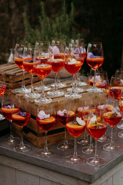 Wedding Aperol Spritz Bar, Welcome Drink Table Ideas, Aperol Spritz Wedding Cocktail, Aperol Spritz Summer, Wedding Aperol Spritz, Wedding Welcome Drinks Ideas, Aperol Spritz Hen Party, Aperol Spritz Table, Welcome Drinks Table Ideas