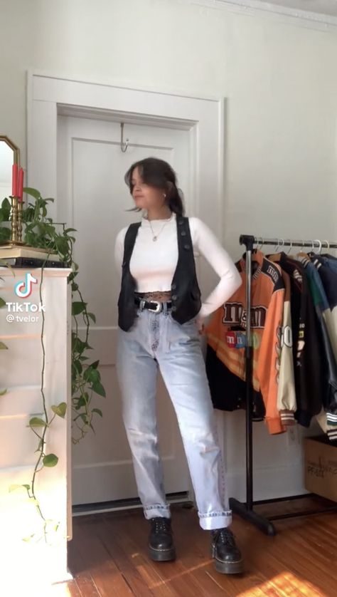 Colored Vest Outfit, Office Friendly Outfits, Gen Z Bar Outfit, Open Vest Outfits For Women, Portland Outfits Spring, Soft Belly Outfits, Y2k Fashion Midsize, Buisness Casual Women Outfits Jeans, Masculine Feminine Outfits