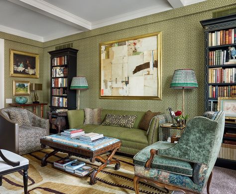 A Penny Morrison linen covers the library walls. Sofa by Bunny Williams Home in Pierre Frey fabric and Claremont trim. Bunny Williams Home, Bunny Williams, Manhattan Apartment, Library Wall, Decorating Advice, Up House, New York Apartment, Minimalist Room, Nyc Apartment