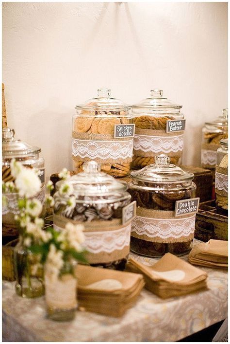 Wedding Reception Dessert Table, Hessian Wedding, Rustic Dessert Table, Wedding Food Table, Candy Bar Cookies, Diy Dessert, Burlap Mason Jars, Cookie Table, Baking Party