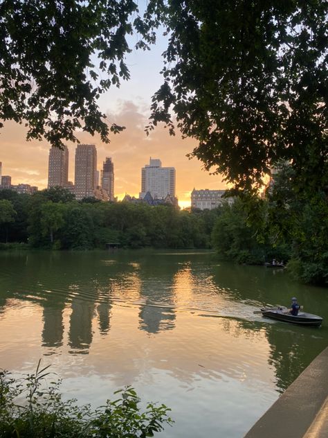 Sunset Park Aesthetic, Park Astethic, Cental Park, Central Park Aesthetic, Visual Timeline, Park Aesthetic, Park Sunset, Nyc Fall, Walk Of Shame