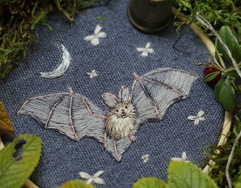 Halloween Hand Embroidery, Old Embroidery, Goals Aesthetic, Hoop Embroidery, Halloween Embroidery, Hand Embroidery Projects, Halloween Bat, Creative Embroidery, My Imagination