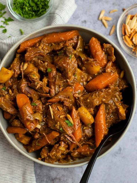 Slow Cooker Lamb Tagine (Moroccan Lamb Stew) - Danas Table Lamb Stew Slow Cooker, Moroccan Lamb Stew, Crockpot Lamb, Lamb Tagine Recipe, Beef Tagine, Moroccan Stew, Lamb Tagine, Lamb Stew Recipes, Hearty Stew