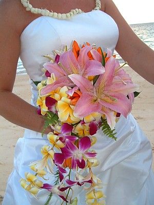 Flores Plumeria, Plumeria Bouquet, Hibiscus Bouquet, Hibiscus Wedding, Tropical Bridal Bouquet, Spring Wedding Bouquets, Beach Wedding Flowers, Lily Bouquet, Stargazer Lily