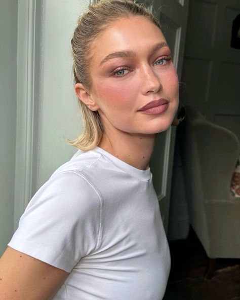 Laura Polko | @gigihadid 🥂 @patrickta @laurapolko | Instagram Gigi Hadid Makeup, Soft Girl Era, Patrick Ta, Gigi Hadid Style, Hadid Sisters, Hadid Style, Glamour Makeup, Soft Girl, Gigi Hadid