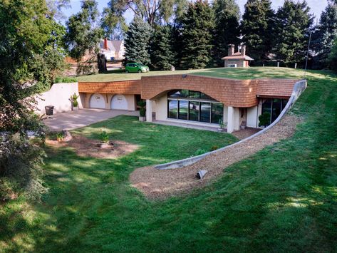 Underground Home, Underground Living, Earth Sheltered Homes, Rammed Earth Homes, Earthship Home, Earth Sheltered, Underground Homes, Hobbit House, Earth Homes