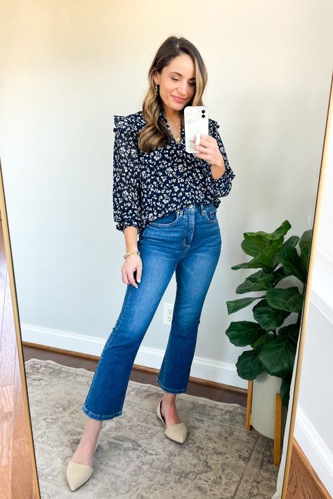 Five ways to wear cropped flare jeans via pumps and push-ups blog | cropped flare jeans | kick crop jeans outfits | demi boot jeans Cropped Flare Jeans Outfit Winter, Cropped Jeans Outfit Spring, Flare Crop Jeans Outfit, Kick Flare Jeans Outfit, Flared Jeans Outfit Summer, Cropped Flare Jeans Outfit, Ankle Jeans Outfit, Flair Jeans Outfit, Flare Outfit