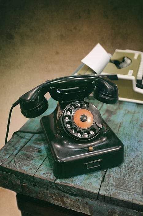 Antique Phone, Antique Telephone, Green Tea Face, Vintage Phone, Vintage Phones, Vintage Telephone, Old Phone, Telephones, Jolie Photo