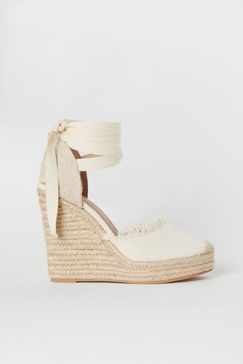 Take on Summer Soirées in Effortless Style With This Season's Hottest Wedges Slingbacks, Platform Pumps, Dr Shoes, Giuseppe Zanotti Heels, Sandals White, Platform High Heels, Fashion Heels, High Heel Pumps, Sneakers Shoes
