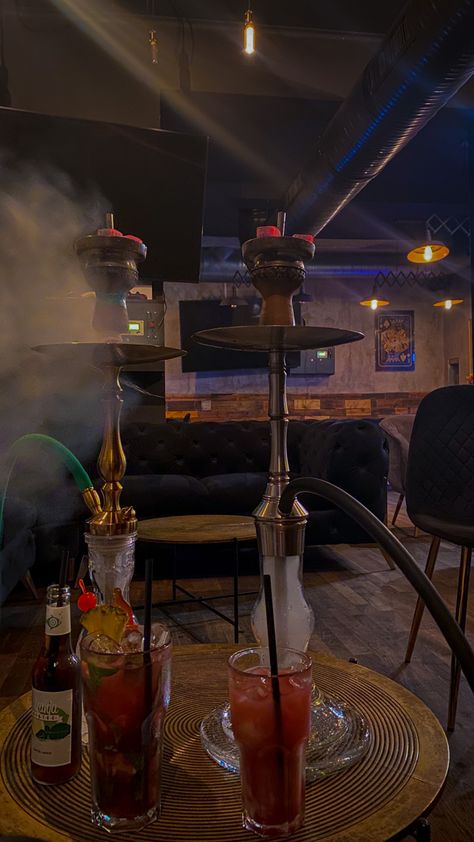 #shisha #bar #friends #nightout #moloko #cocktails Sheesha Snapchat Story, Dinner Date Aesthetic, Bar Pics, Lounge Aesthetic, Rauch Fotografie, Dinner Aesthetic, Restaurant Pictures, Nightclub Aesthetic, Instagram Party