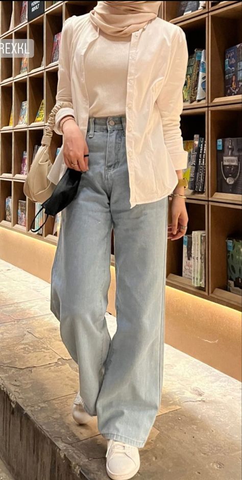 Jeans Hijab Outfit Casual, Ootd Hijab Casual Jeans Kemeja, Muslim Jeans Outfits, White Shirt And Jeans Outfit Hijab, Casual Hijab Outfit Jeans, Outfit Ideas Hijab Simple, Outfit Kemeja Putih, Outfit Jeans Hijab, Outfit Hijab Casual Jeans