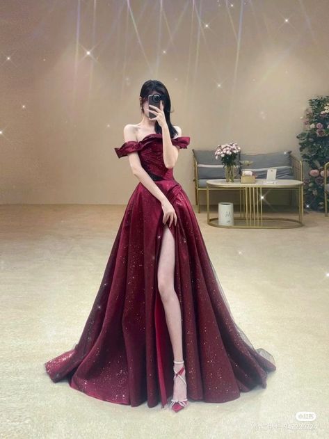 Fancy Prom Dresses Red, Asian Elegant Dress, Prom Dresses For Asians, Red Ball Dress Aesthetic, Pretty Prom Dresses Red, Masquerade Prom Outfit, Asian Prom Dresses, Masquerade Ball Gowns Red, Dresses For Award Shows