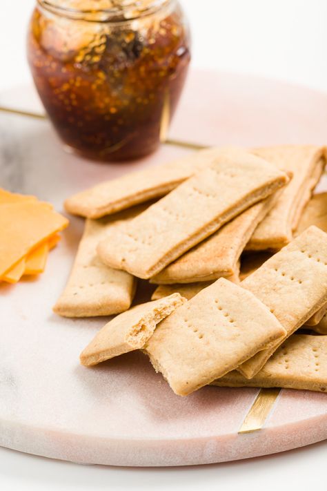 Easy Homemade Peanut Butter Crackers https://www.cupcakeproject.com/peanut-butter-crackers/ Homemade Ritz Crackers, Sorghum Recipes, Ritz Cracker Recipes, Peanut Butter Crackers, Butter Crackers, Homemade Graham Crackers, Sorghum Flour, Homemade Peanut Butter, Cracker Recipes