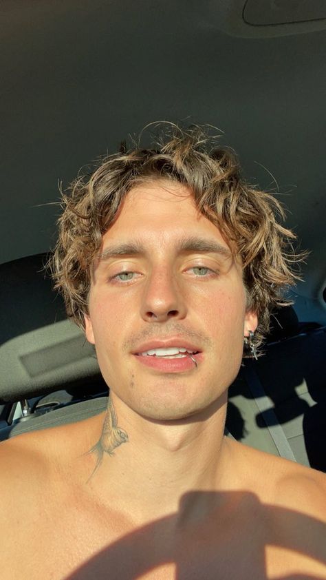 Guys With Lip Piercings, Wesley Tucker, Christian Collins, Men's Piercings, Face Piercings, Piercing Ideas, Lip Piercing, Septum Piercing, Piercing Tattoo