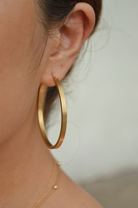 Wide Gold Hoop Earringsflat Hoop Earrings Thick Gold Hoops - Etsy India Real Gold Hoop Earrings, Flat Hoop Earrings, Large Gold Earrings, Thick Gold Hoops, Flat Ring, Earrings Outfit, Cartier Love Ring, Chunky Gold Hoop Earrings, Big Hoop Earrings