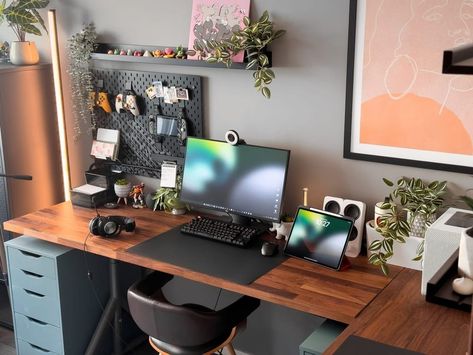 10 Affordable IKEA KARLBY Desk Setup Ideas Ikea Karlby Desk, Karlby Desk, Ikea L Shaped Desk, Ikea Computer Desk, Desk Setup Ideas, Shared Home Office, Workspace Setup, Standing Desk Frame, Desk Tour