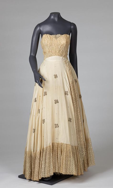 Yarn Applique, Risd Museum, Island School, Dress Date, 1950s Outfits, Evening Formal, 1940s Fashion, Historical Dresses, Design Museum