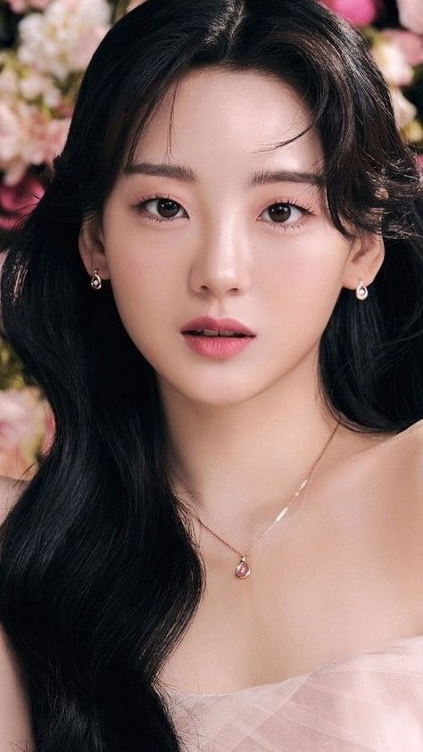 Cho Yi Hyun, Korean Photoshoot, Ulzzang Hair, Debut Photoshoot, Natural Eyelash Extensions, 인물 사진, Film Aesthetic, Model Hair, Kpop Girl Groups