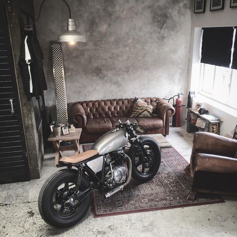 Relationship goals... #livingroomdecor #tothemax #relicmotorcycles #caferacerporn #gmchannel #caferacergram #caferacerxxx #xs400 #aarhus #denmark Motorcycle Garage, Bmw Cafe Racer, Cafe Racer Build, Urban Loft, Cafe Racer Motorcycle, Garage Design, Motorcycle Design, Garage Decor, Cafe Racer