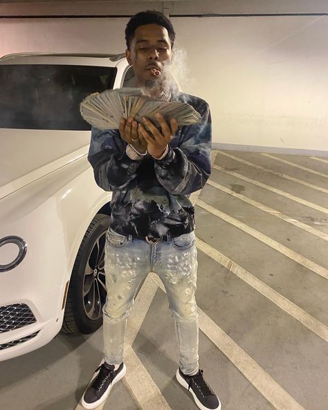 Drippy Outfit, King Von, Rapper Outfits, Gangsta Style, Money Images, Best Rapper Alive, Cute Galaxy Wallpaper, Beckham Jr, Artist Models