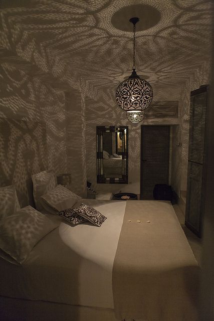 Riad Snan 13 | Flickr Moroccan Bedroom Arabian Nights, Arabian Bedroom Ideas, Arabian Nights Bedroom, Arabian Bedroom, Exotic Bedrooms, Healing Studio, Pink Baby Room, Egyptian Home Decor, Moroccan Interior Design