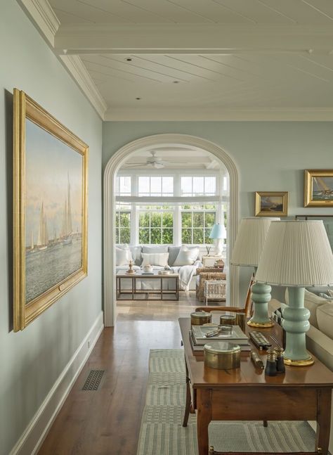 Jane Ellsworth's Exquisite Nantucket Home - The Glam Pad Nantucket Style Homes Interior, Nantucket Aesthetic, Nantucket House, Nantucket Style Homes, Gambrel Style, Nantucket Cottage, Nantucket Summer, Nantucket Home, Glam Pad