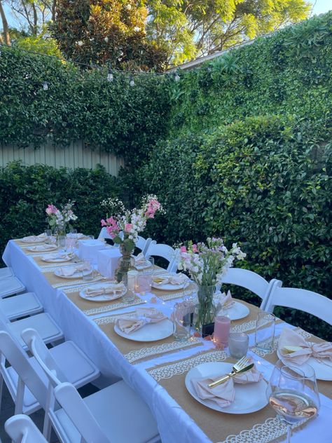 Small Backyard Dinner Party Ideas, Sweet Sixteen Brunch Ideas, Sweet Sixteen Garden Party Ideas, Outdoor Birthday Brunch, 18th Birthday Garden Party Ideas, Sweet 16 Party Ideas Summer, Sweet Sixteen Dinner Party Ideas, Party Set Up, Garden Bday Party