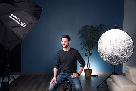 AFFORDABLE 1-LIGHT INTERVIEW SETUPS. Interview Setup, Youtube Backdrops, Moody Interior Design, Photo Studio Design, Youtube Setup, Photography Lighting Setup, Podcast Studio, Recording Studio Design, Home Studio Setup