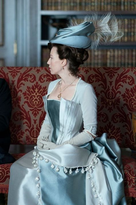 Carrie Coon as Bertha Russell in The Gilded Age (2022) Gilded Age Fashion, The Gilded Age, Silver Cocktail Dress, Fashion Gal, Period Outfit, Gilded Age, Historical Dresses, Fashion Today, Historical Fashion