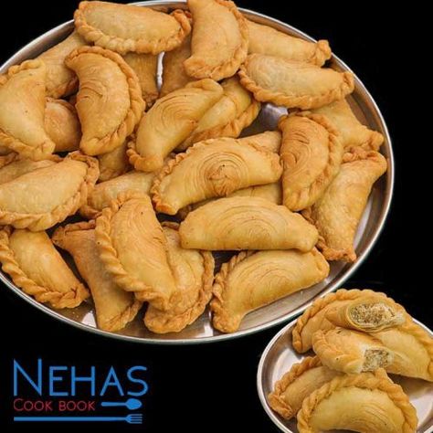 Meetha ghughra | layered gujiya recipe | Gujarati ghughra recipe - Nehas Cook Book Ghughra Recipe, Rava Sweet Recipe, Fruit Stuffing, Gujiya Recipe, Easy Indian Dessert, Sweet Dumplings, Breakfast Recipes Indian, Vegetarian Fast Food, Indian Cooking Recipes