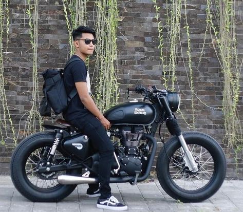 Image may contain: 1 person, sitting, motorcycle and outdoor Royal Enfield Classic 350cc, Classic 350 Royal Enfield, Royal Enfield Wallpapers, Royal Enfield India, Royal Enfield Accessories, Royal Enfield Modified, Enfield Bike, Bullet Bike Royal Enfield, Enfield Himalayan