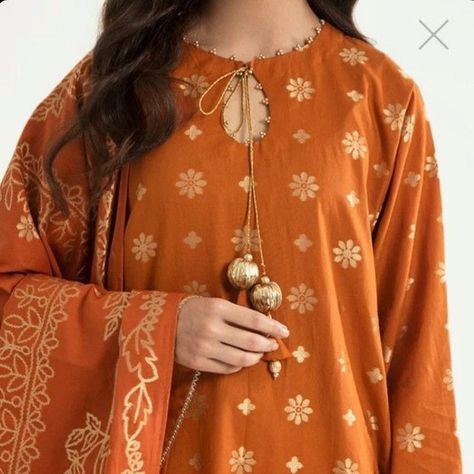 Shalwar Designs, Style Outfits Summer, Summer Vibes Aesthetic, Desi Fits, Aesthetic Summer Outfits, Gala Design, Bff Gifts Diy, Simple Mehndi Designs Fingers, Designer Kurti Patterns