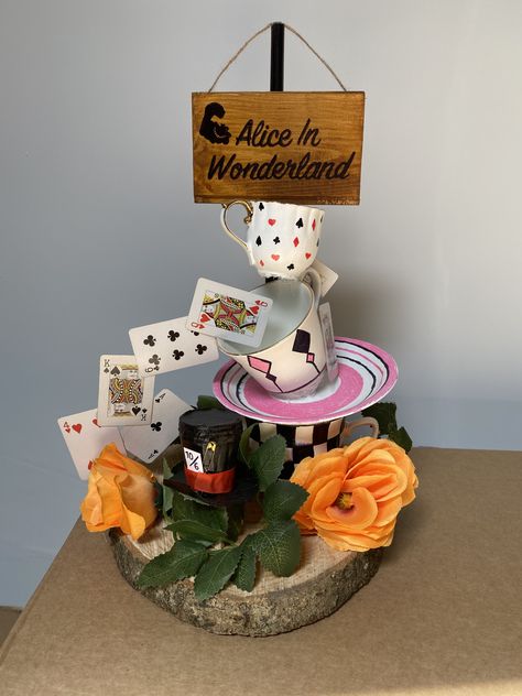 Fairytale Centerpiece Ideas, Disney Themed Table Decorations, Disney Inspired Centerpieces, Alice In Wonderland Wedding Centerpiece, Disney Wedding Centerpieces Diy, Disney Centerpieces Diy, Movie Themed Wedding Centerpieces, Disney Prom Theme, Disney Centerpieces Wedding