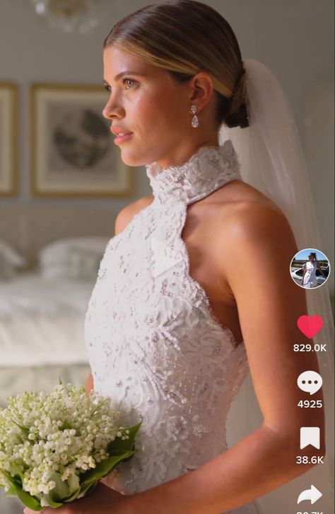 Sofia Richie Fashion, Low Bun Bridal Hair, Wedding Day Looks, Low Bun Wedding Hair, Wedding Bun, Bride Updo, Classic Wedding Hair, Bridal Hair Veil, Wedding Bun Hairstyles